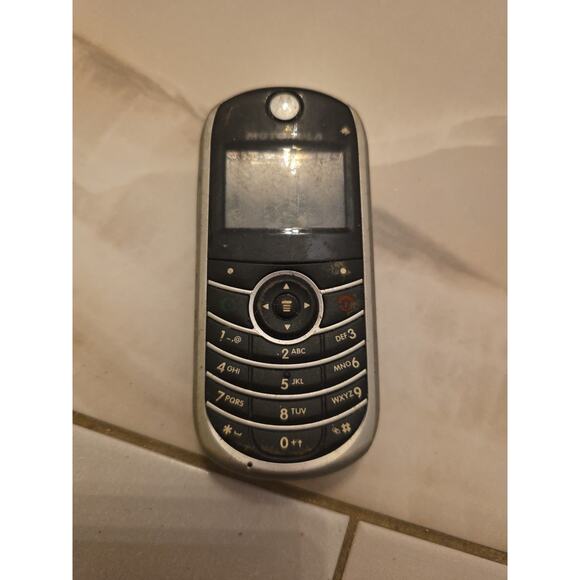 Motorola C139 Silver Black TracFone Prepaid Wireless Device - Picture 2 of 16